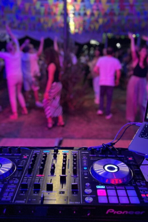 DJ